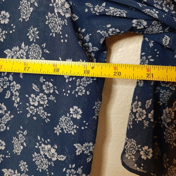 Vince Camuto Women Blue White Floral Print Blouse Sheer See Through Size PM - Picture 3 of 11
